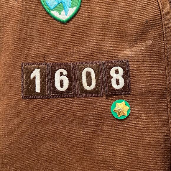 GIRL SCOUT Brownie Vest Sz MD Multiple Patches & Pins Attached Can Be Repurposed - Picture 2 of 9